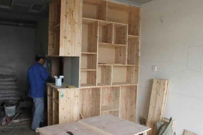 全屋定制和木工打家居哪個好？